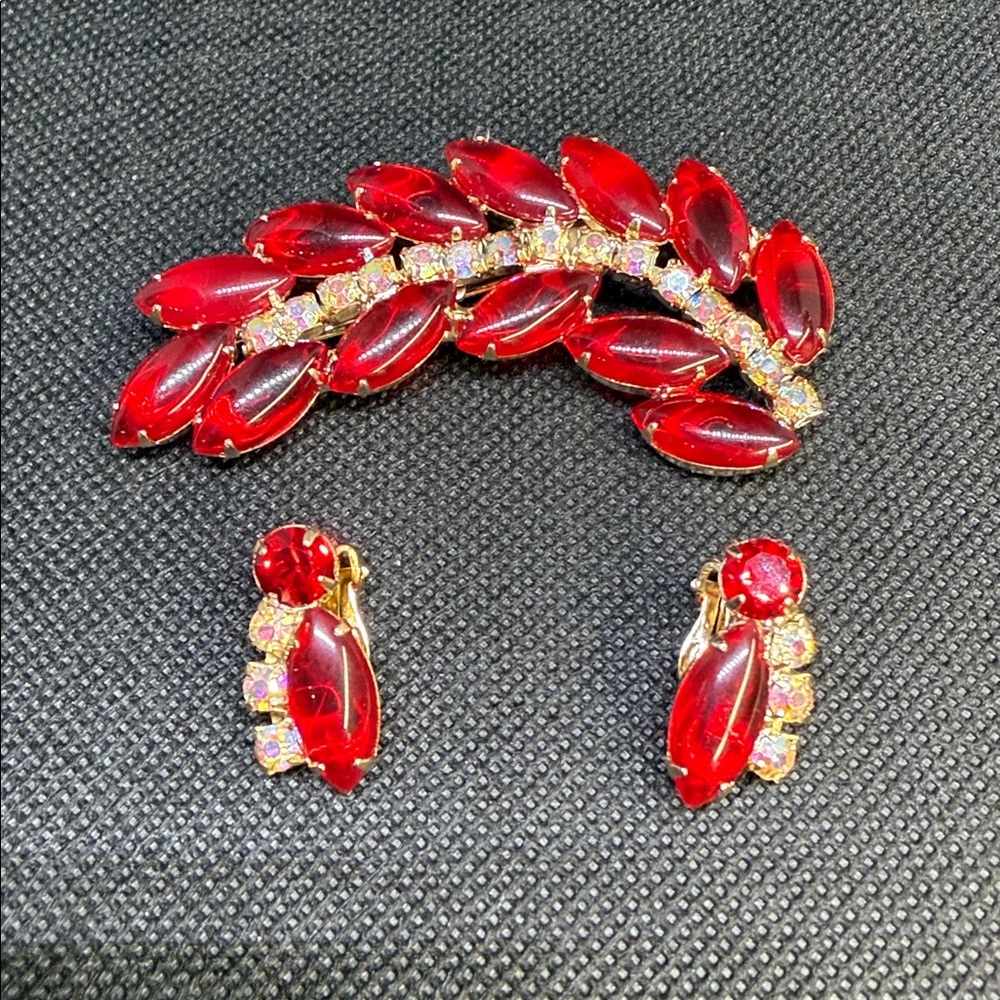 Estate Jewelry Set Brooch and Clip On Earrings Red Glass and Gold Tone Vintage.